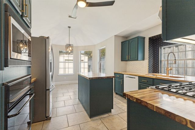 7659 Crosstimbers Lane, North Richland Hills, TX 76182