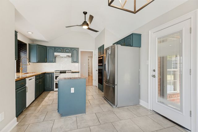 7659 Crosstimbers Lane, North Richland Hills, TX 76182