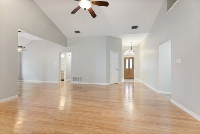 7659 Crosstimbers Lane, North Richland Hills, TX 76182