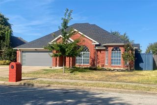 7659 Crosstimbers Lane, North Richland Hills, TX 76182