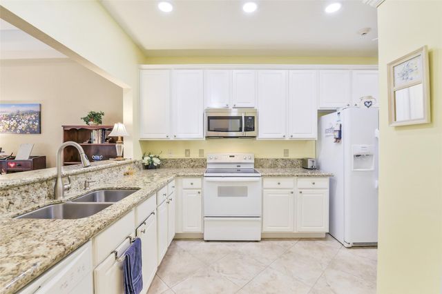 2803 Kings Crossing Drive 315, Kingwood, TX 77345