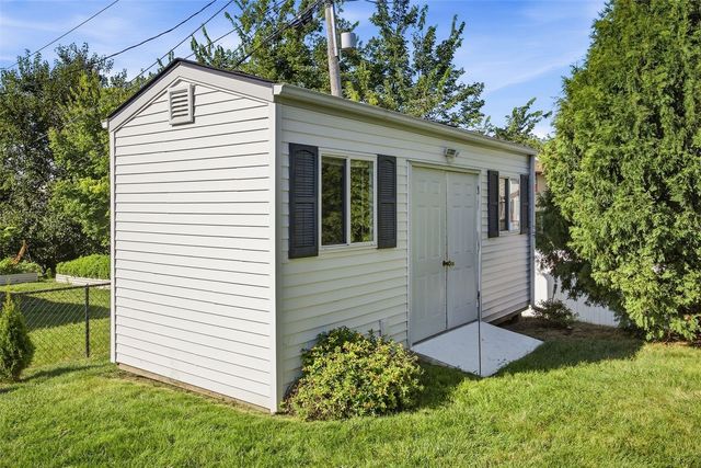 218 La Salle Drive SW, Cedar Rapids, IA 52404