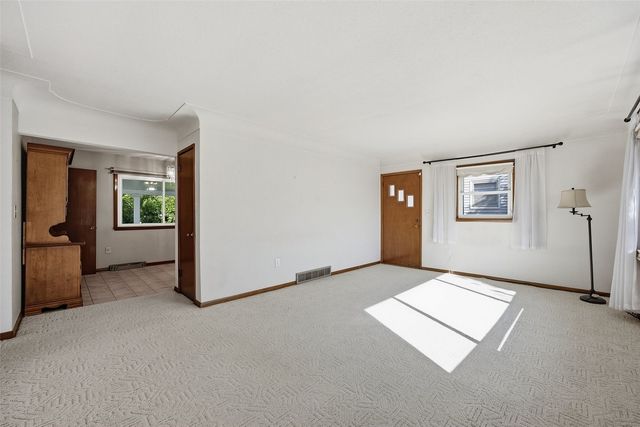 218 La Salle Drive SW, Cedar Rapids, IA 52404