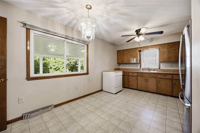 218 La Salle Drive SW, Cedar Rapids, IA 52404