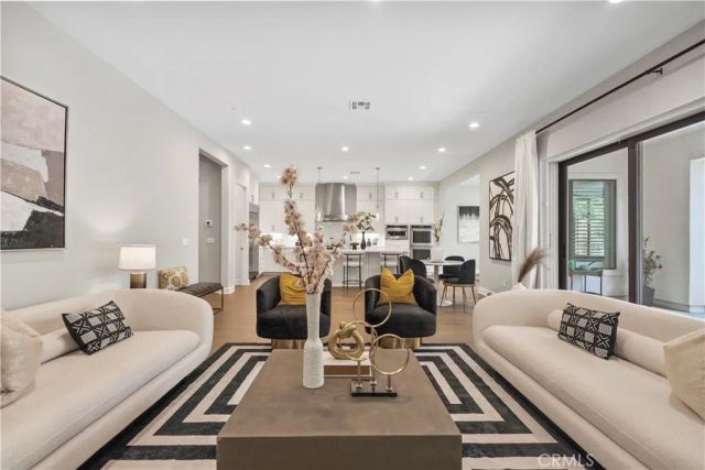 370 Sawbuck, Irvine, CA 92618