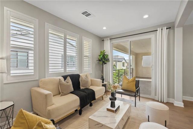 370 Sawbuck, Irvine, CA 92618