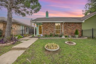 305 Gregory Lane, Grand Prairie, TX 75052