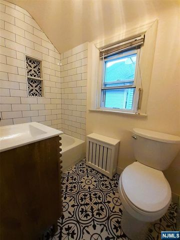 213 Elm Avenue 2Fl, Teaneck, NJ 07666
