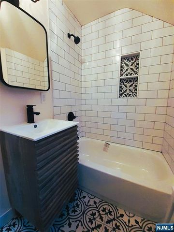 213 Elm Avenue 2Fl, Teaneck, NJ 07666