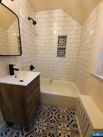 213 Elm Avenue 2Fl, Teaneck, NJ 07666