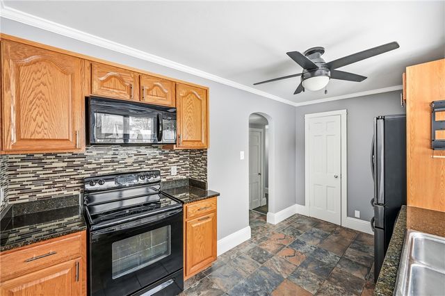 1283 Ashton Rd, Sharon, PA 16146