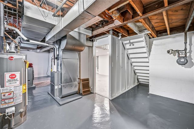 1283 Ashton Rd, Sharon, PA 16146