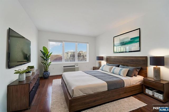 3118 City Place, Edgewater, NJ 07020