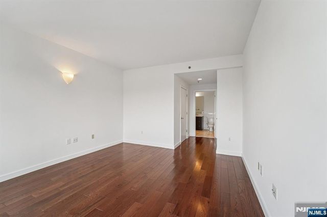 3118 City Place, Edgewater, NJ 07020