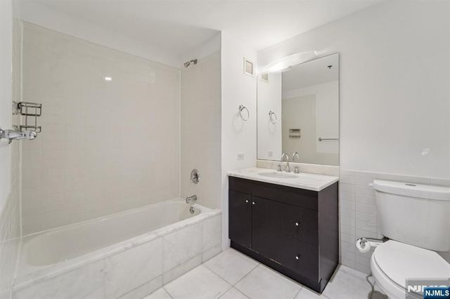 3118 City Place, Edgewater, NJ 07020