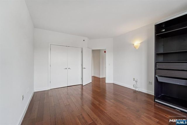 3118 City Place, Edgewater, NJ 07020