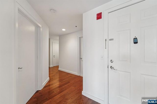 3118 City Place, Edgewater, NJ 07020