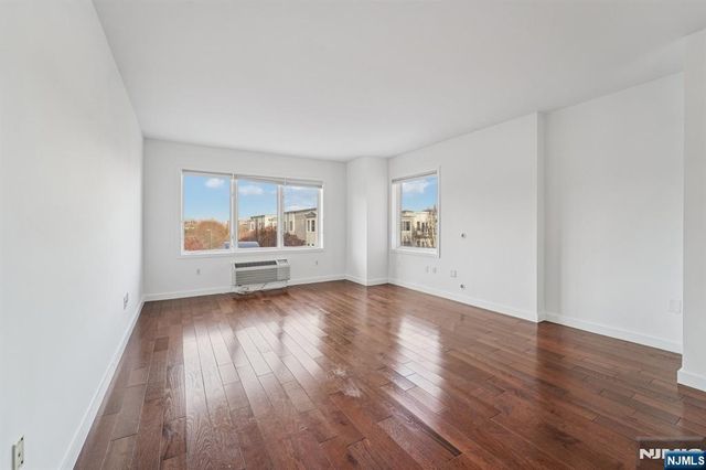 3118 City Place, Edgewater, NJ 07020