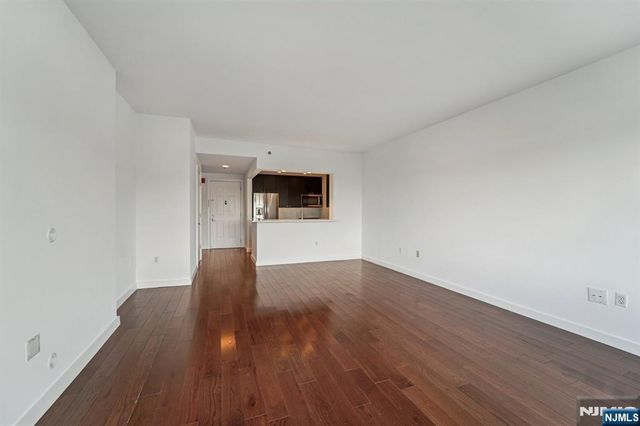 3118 City Place, Edgewater, NJ 07020