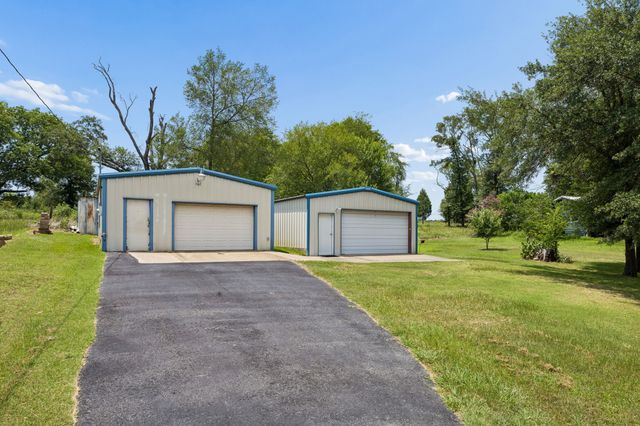 140 Pin Oak Drive, Mabank, TX 75156