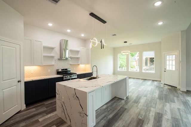 216 Monterrey Road W, Montgomery, TX 77356