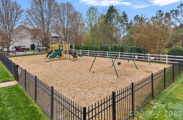 176 Water Oak Drive, Mooresville, NC 28117