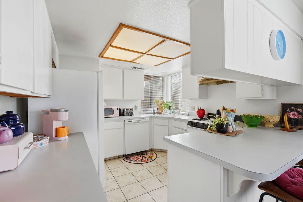 Image 11 of property listing at 2301 N 10th Avenue, Hanford, CA 93230