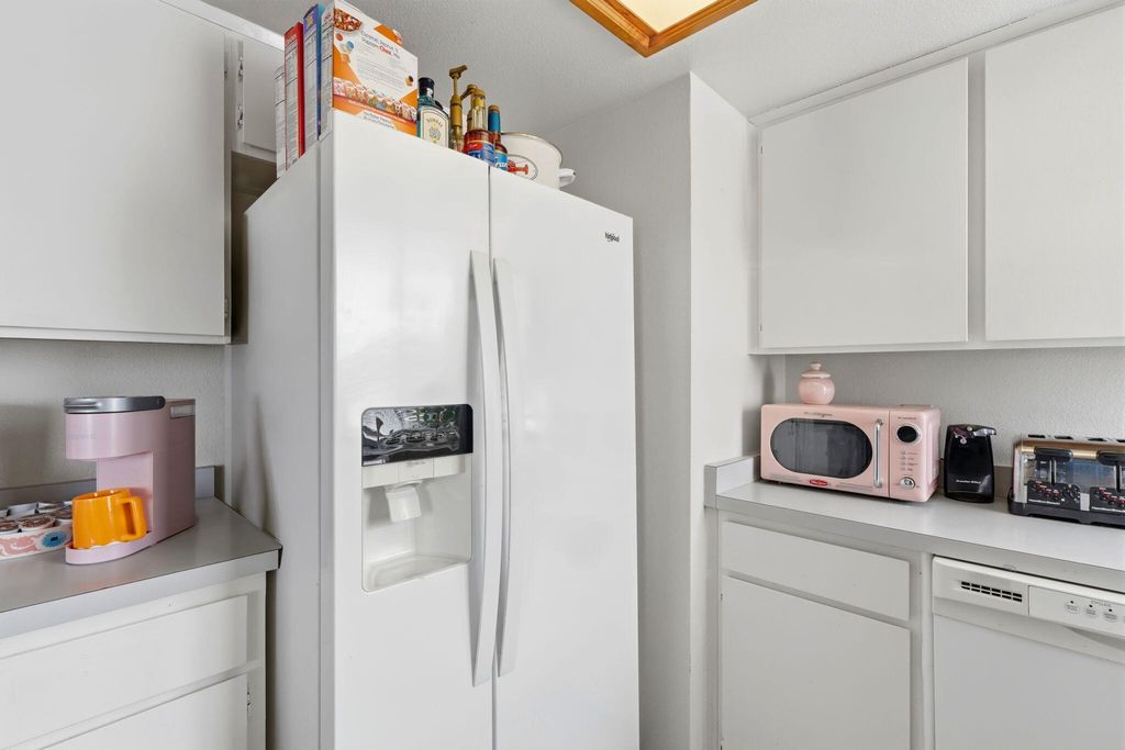 Image 12 of property listing at 2301 N 10th Avenue, Hanford, CA 93230