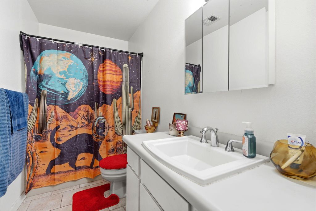 Image 19 of property listing at 2301 N 10th Avenue, Hanford, CA 93230