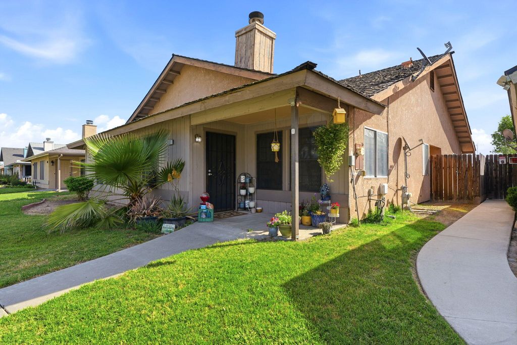 Image 2 of property listing at 2301 N 10th Avenue, Hanford, CA 93230