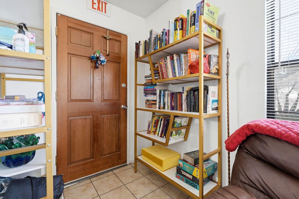 Image 6 of property listing at 2301 N 10th Avenue, Hanford, CA 93230