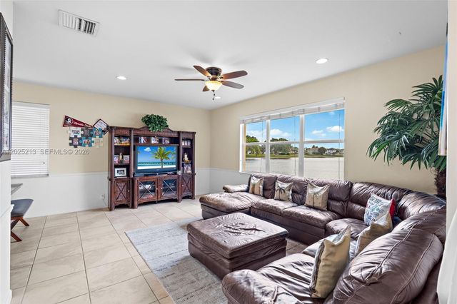116 Berenger Walk, Royal Palm Beach, FL 33414
