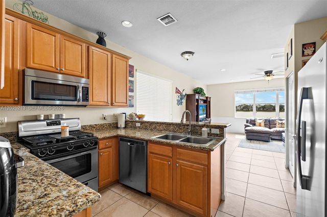 116 Berenger Walk, Royal Palm Beach, FL 33414