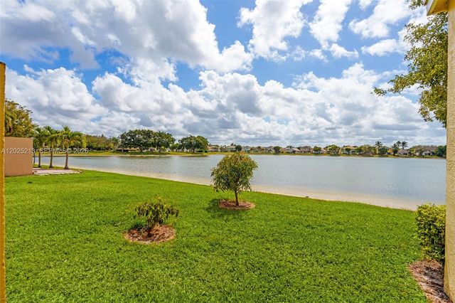 116 Berenger Walk, Royal Palm Beach, FL 33414