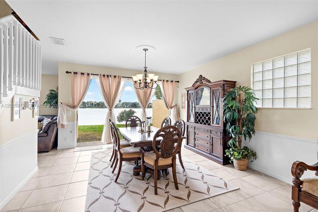 116 Berenger Walk, Royal Palm Beach, FL 33414