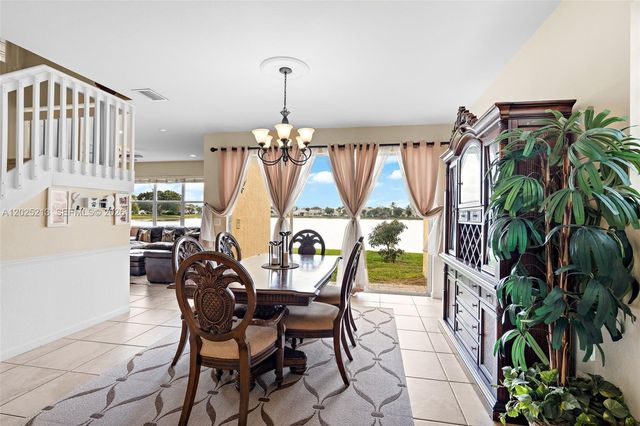 116 Berenger Walk, Royal Palm Beach, FL 33414