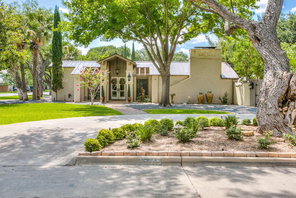 Image 1 of property listing at 1525 Paseo De Vaca Street, San Angelo, TX 76901