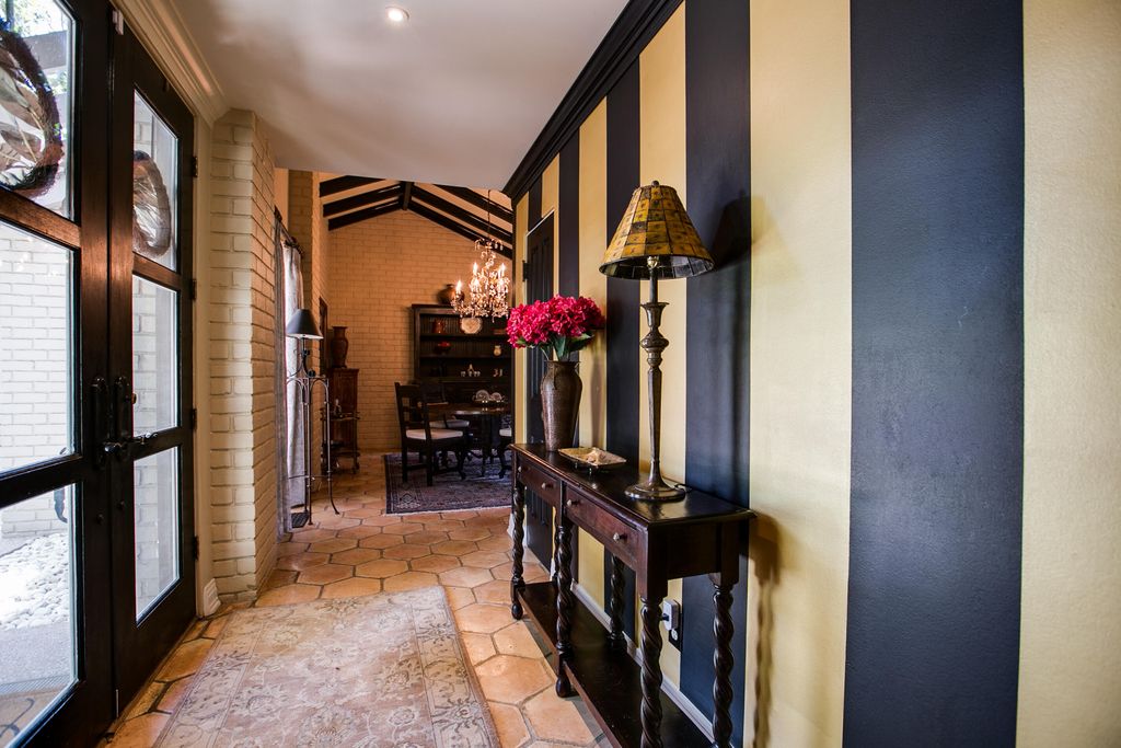 Image 10 of property listing at 1525 Paseo De Vaca Street, San Angelo, TX 76901