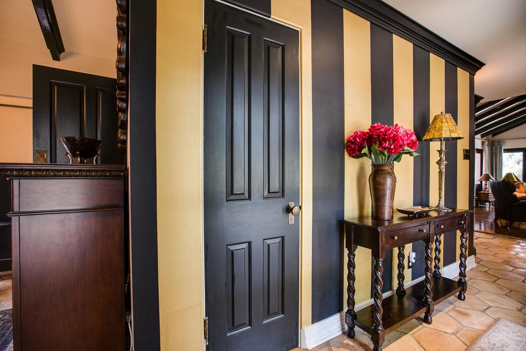 Image 11 of property listing at 1525 Paseo De Vaca Street, San Angelo, TX 76901