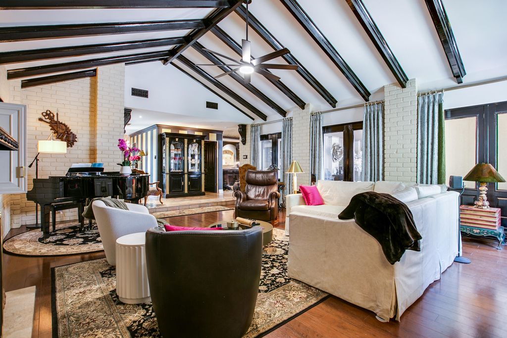 Image 13 of property listing at 1525 Paseo De Vaca Street, San Angelo, TX 76901