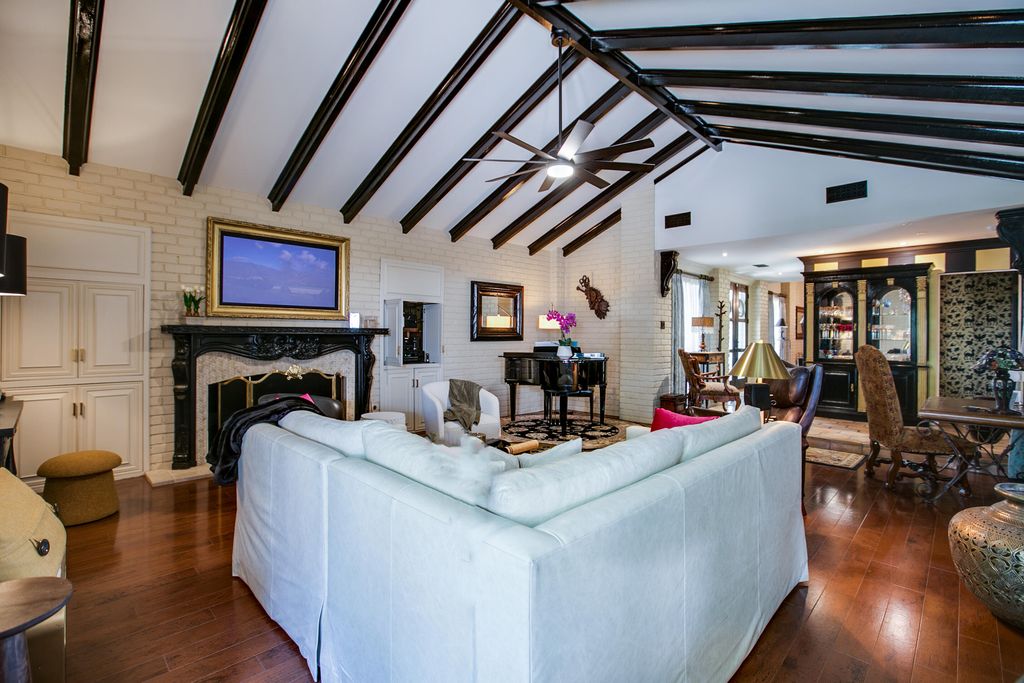 Image 15 of property listing at 1525 Paseo De Vaca Street, San Angelo, TX 76901