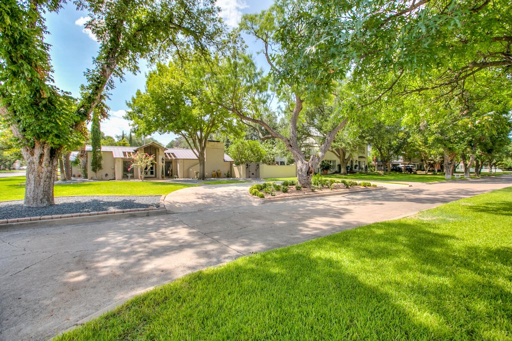 Image 2 of property listing at 1525 Paseo De Vaca Street, San Angelo, TX 76901