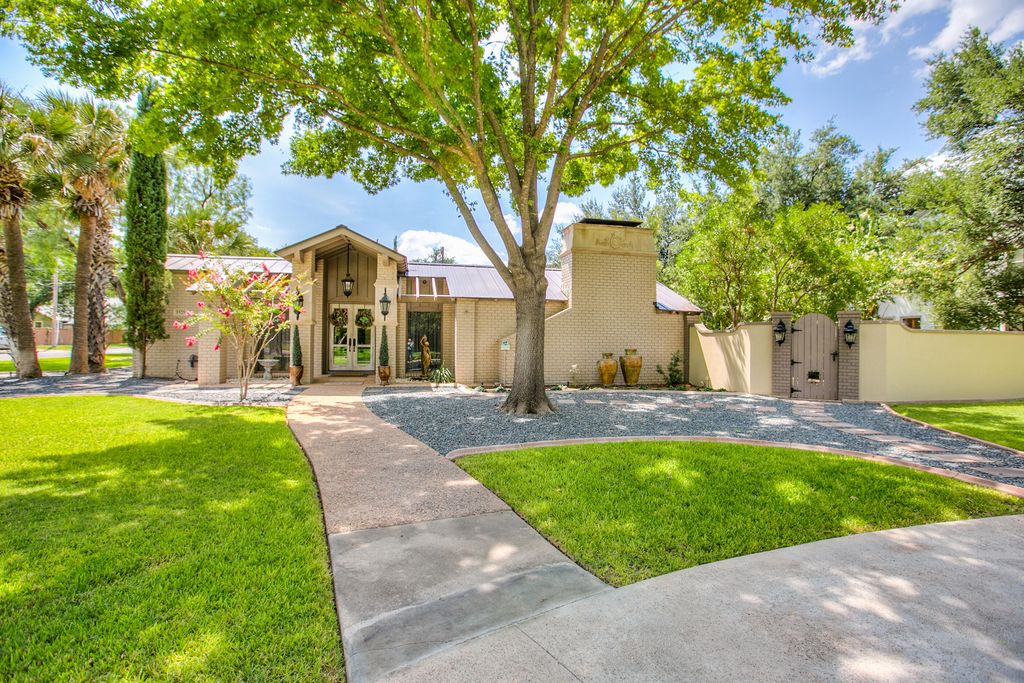 Image 3 of property listing at 1525 Paseo De Vaca Street, San Angelo, TX 76901
