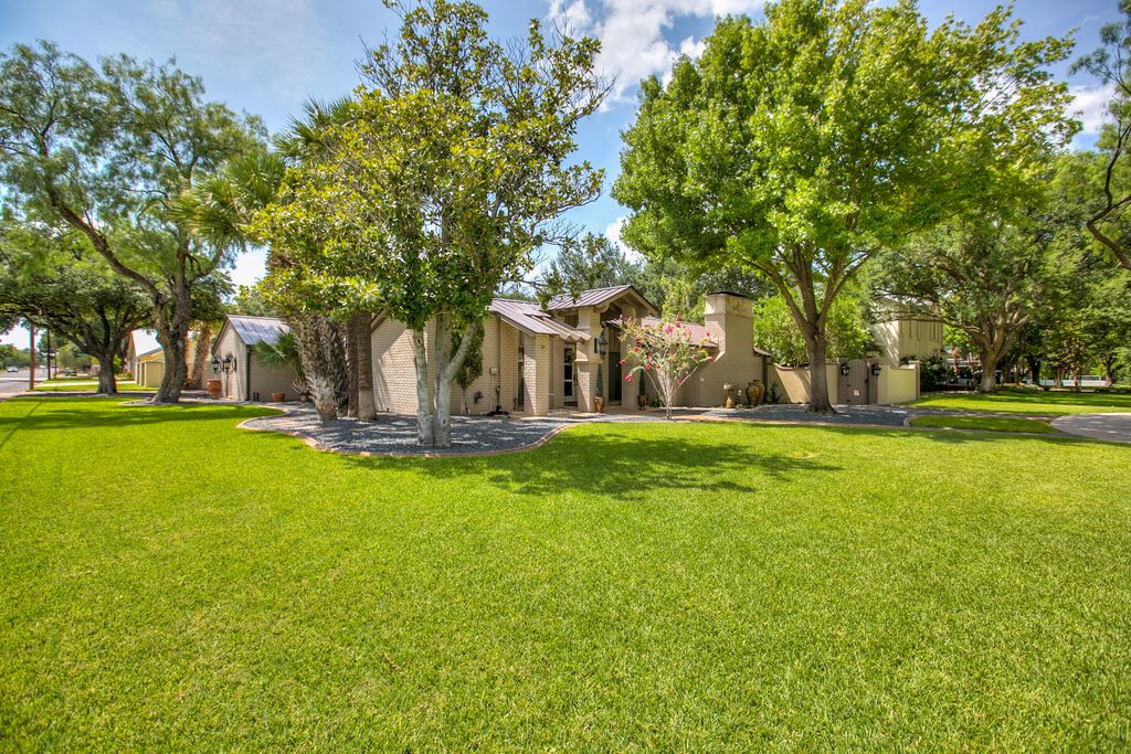Image 6 of property listing at 1525 Paseo De Vaca Street, San Angelo, TX 76901