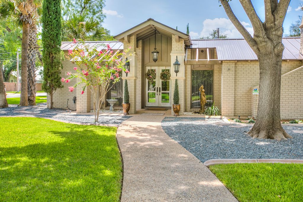 Image 7 of property listing at 1525 Paseo De Vaca Street, San Angelo, TX 76901