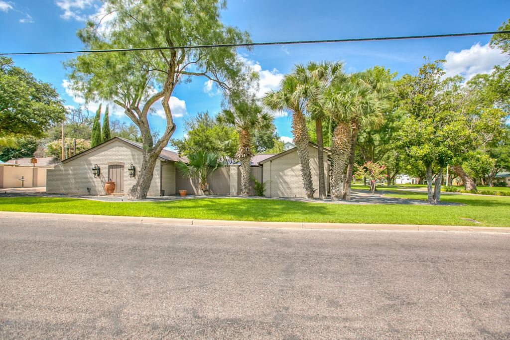 Image 8 of property listing at 1525 Paseo De Vaca Street, San Angelo, TX 76901