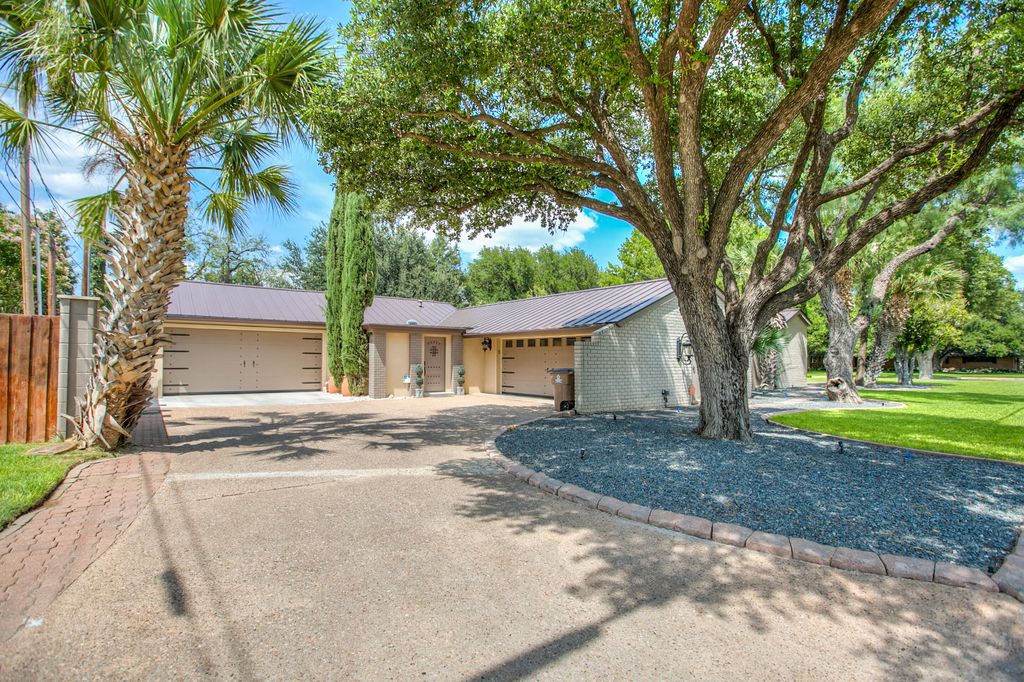 Image 9 of property listing at 1525 Paseo De Vaca Street, San Angelo, TX 76901
