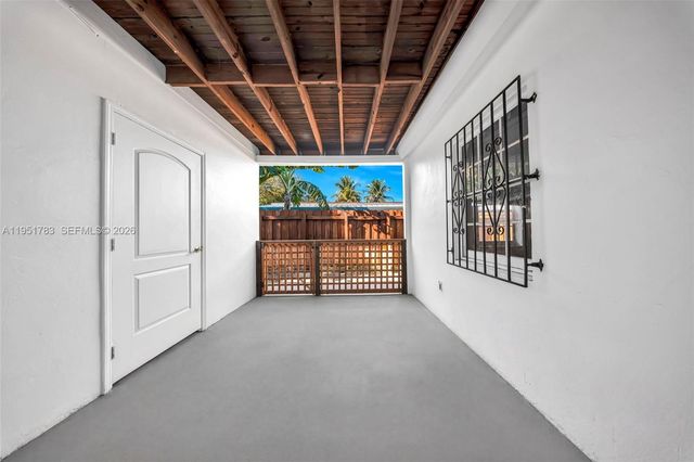 1624 NE 175th St, North Miami Beach, FL 33162