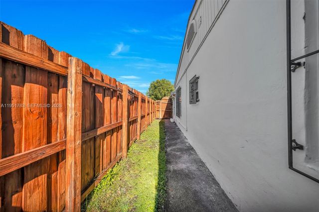 1624 NE 175th St, North Miami Beach, FL 33162