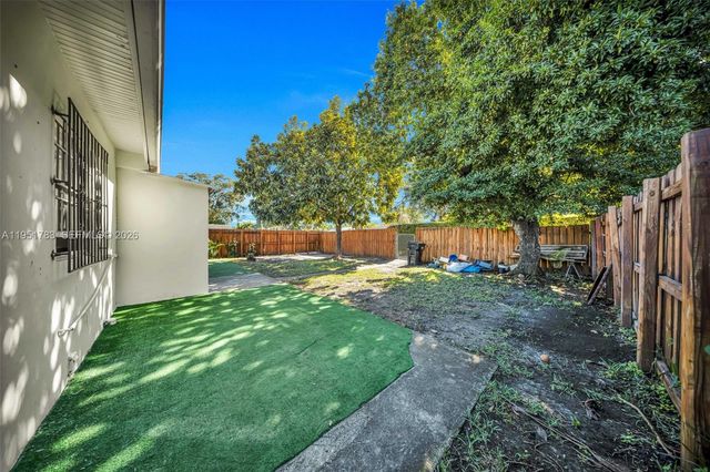 1624 NE 175th St, North Miami Beach, FL 33162